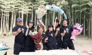 肖战早期与素人合照 肖战早期与素人合照